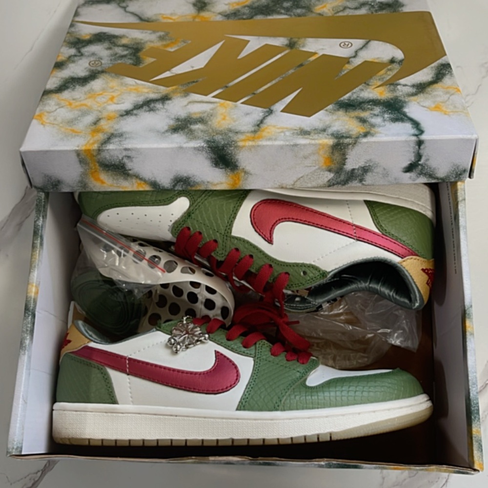 Air Jordan 1 Retro Low OG 'Year of the Dragon'